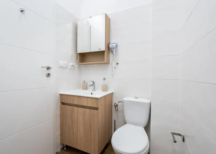 Urban Walls 5b Апартаменти