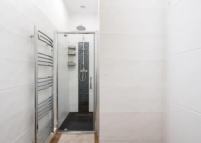 Urban Walls 5b Апартаменти