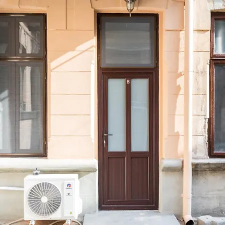 Urban Walls 5b Apartment *