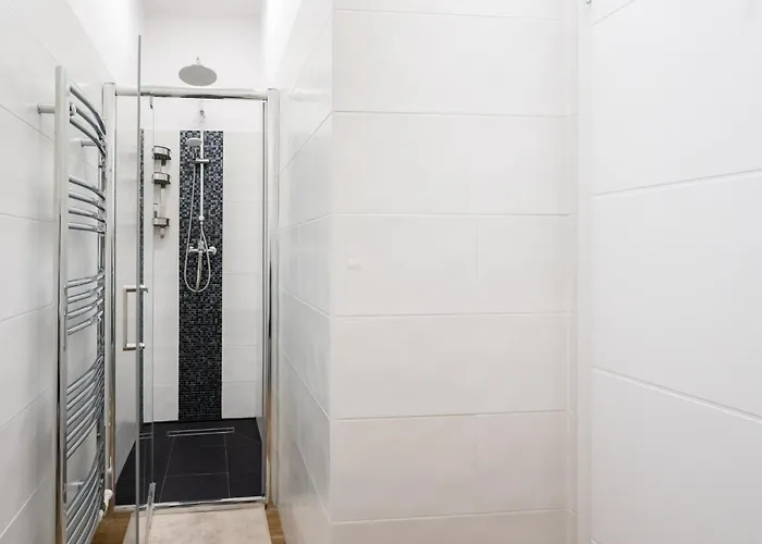 Urban Walls 5b 公寓 *